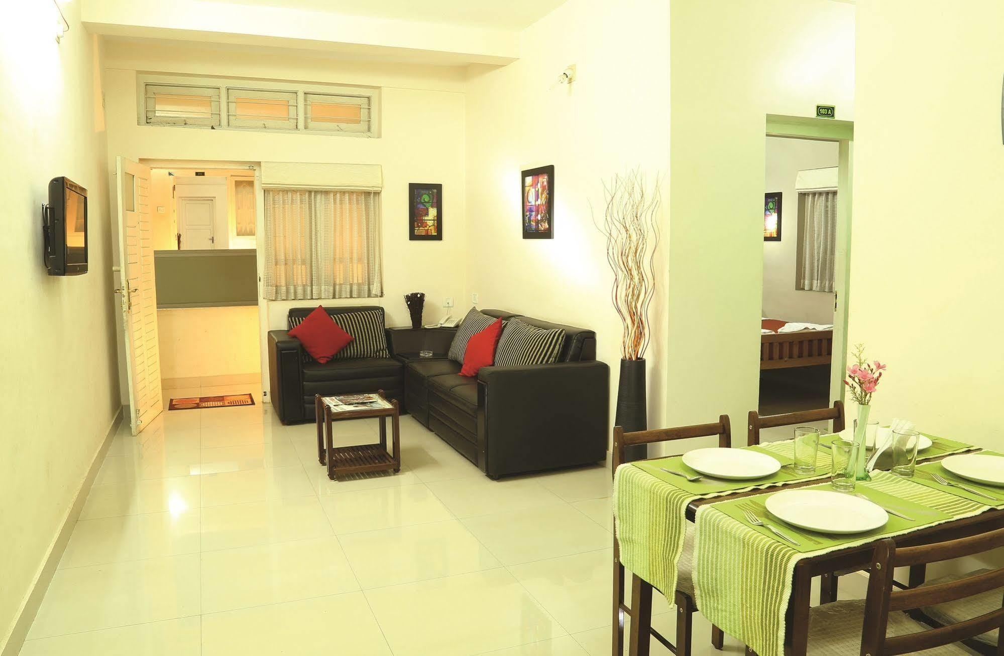 Wayanad Cliff Hotels Apartments Kalpetta Bagian luar foto