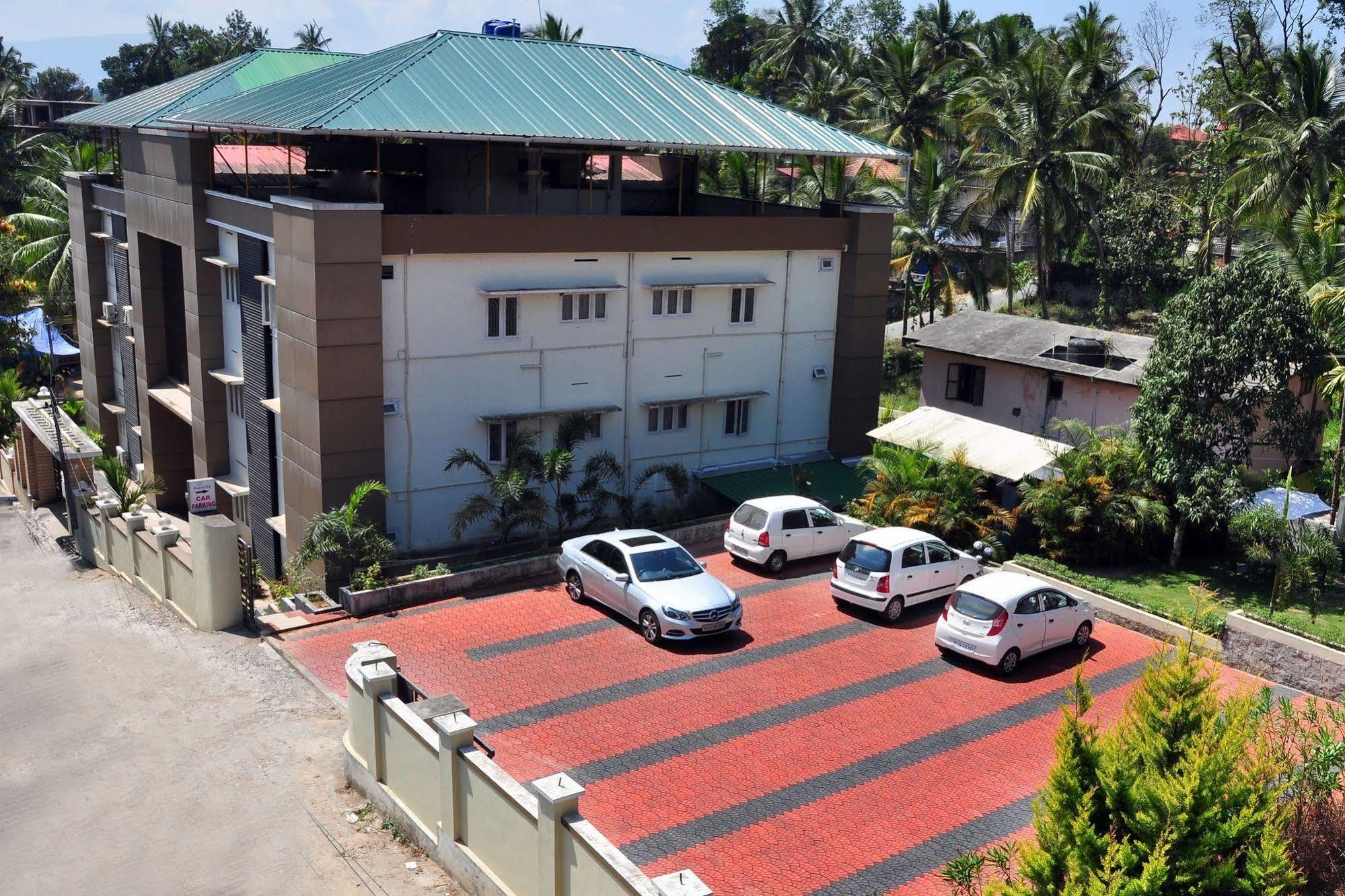 Wayanad Cliff Hotels Apartments Kalpetta Bagian luar foto