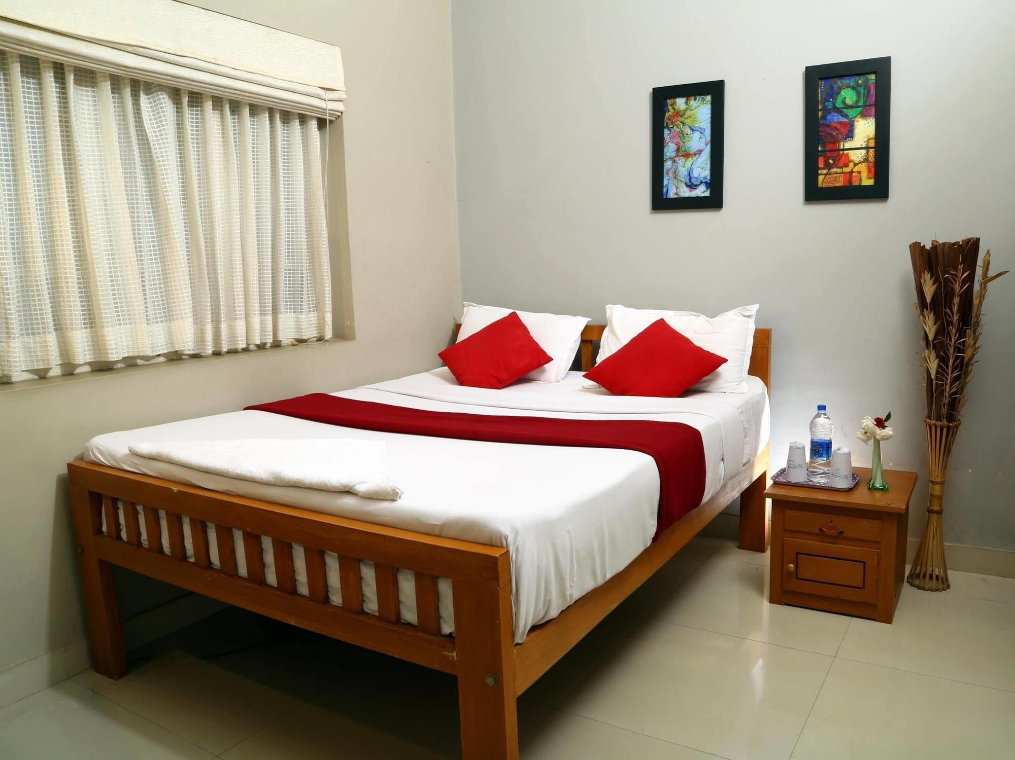 Wayanad Cliff Hotels Apartments Kalpetta Bagian luar foto